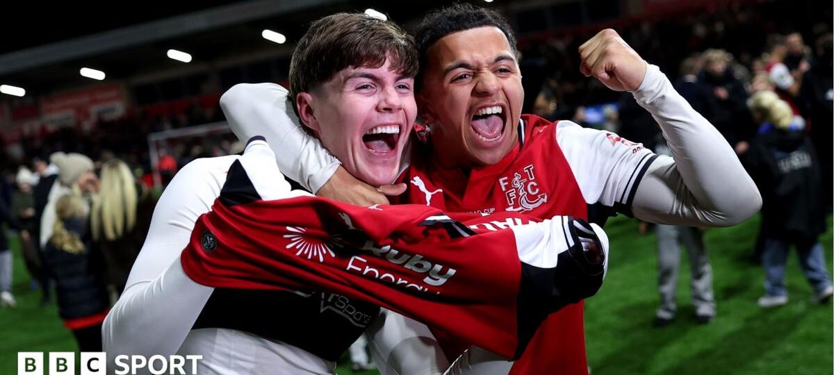 Fleetwood to face Everton or Newcastle in last eight