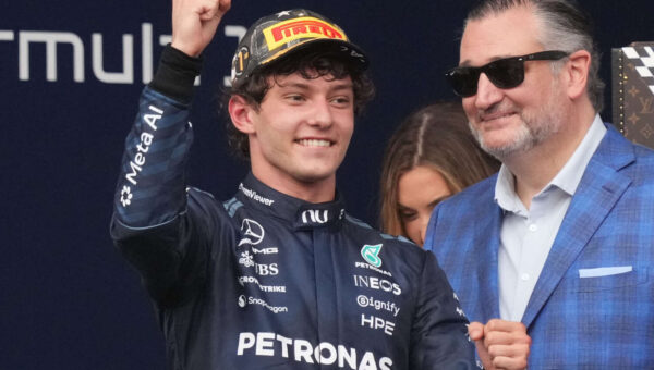 F1 fans boo Ted Cruz, question Sophie Cunningham’s Austin appearance