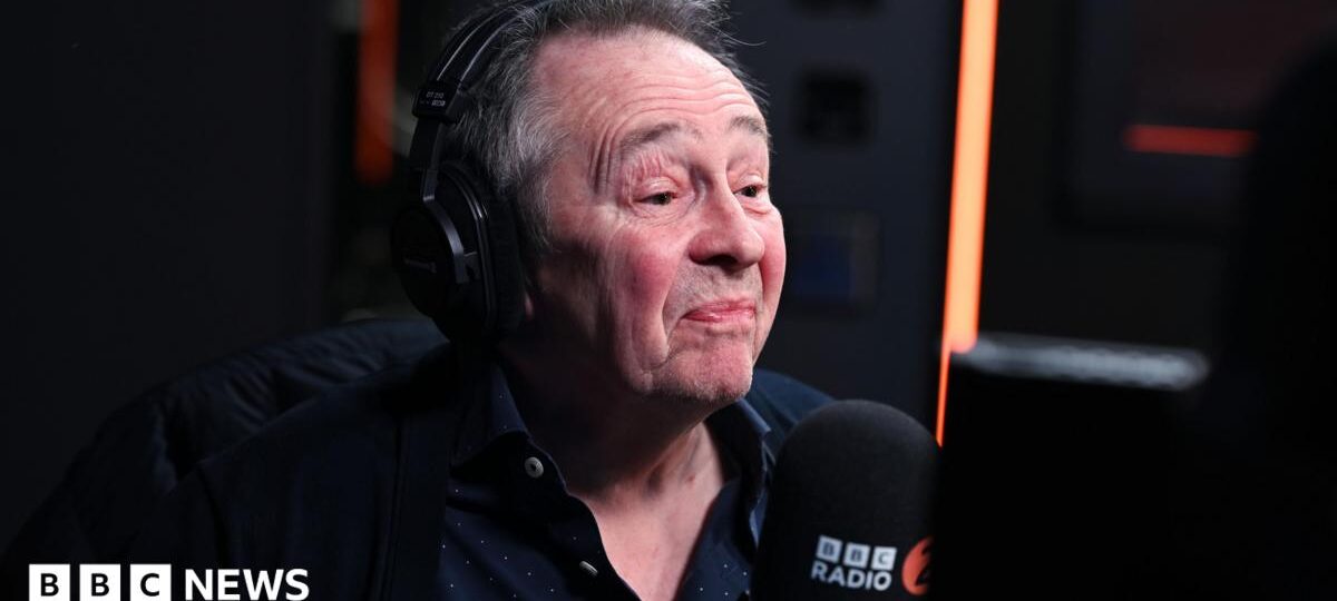 Comedian Paul Whitehouse mugged at London cash machine