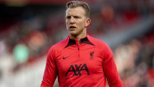 Former Netherlands winger Kuyt appointed Fenerbahçe interim coach