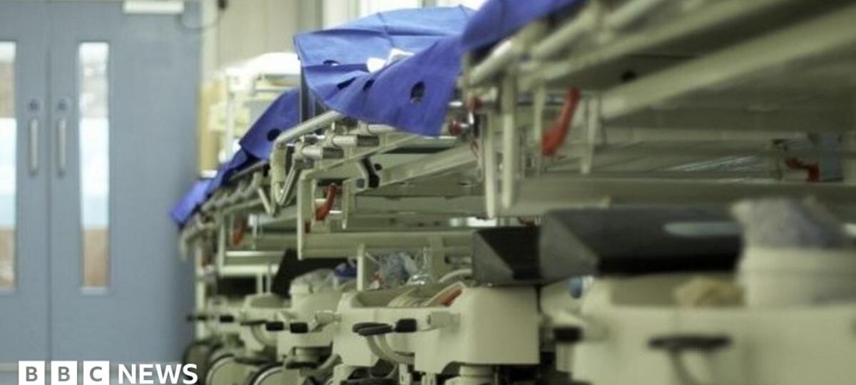 'Ominous signs' of winter pressures as NHS waiting list grows