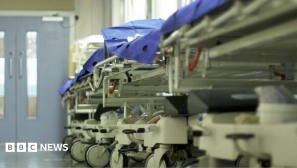 ‘Ominous signs’ of winter pressures as NHS waiting list grows
