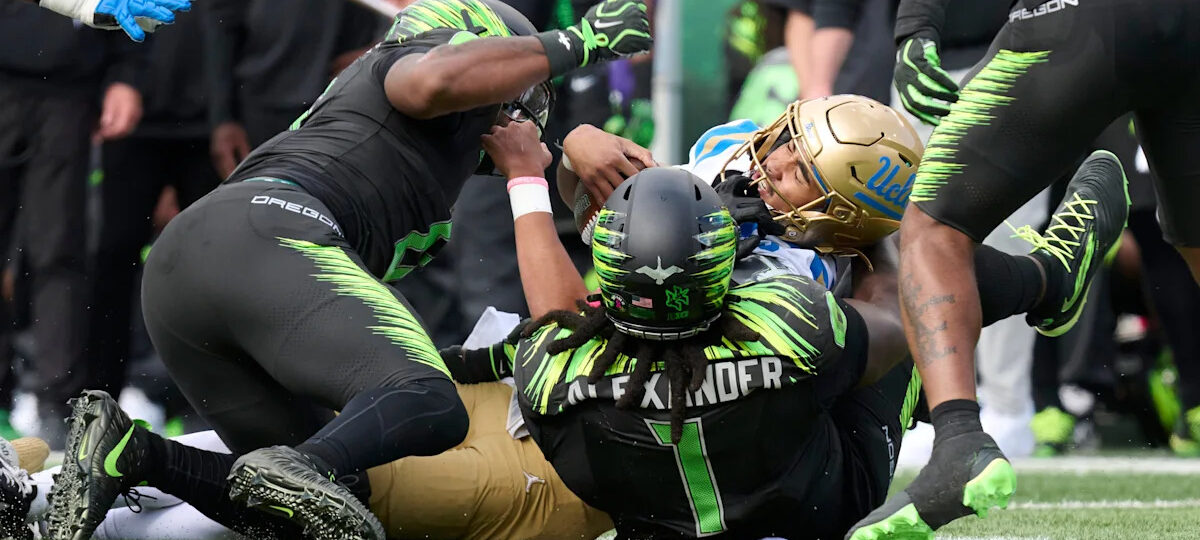 Oregon's Bear Alexander won't face discipline for punch to Nico Iamaleava