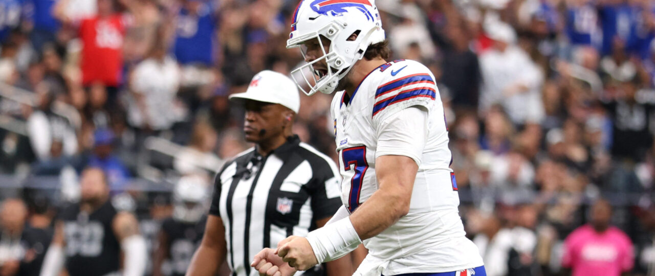 Travis Kelce Reacts to Josh Allen Escaping Maxx Crosby for Unbelievable Touchdown