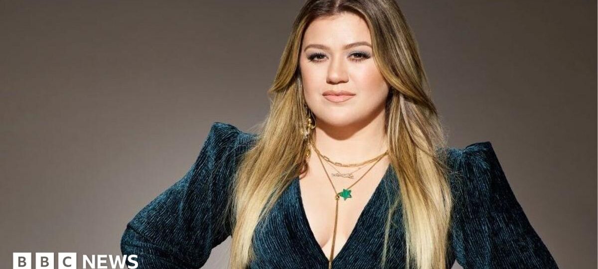 Brooklyn novelty shop reeling from 'surreal' row with Kelly Clarkson over mechanical bird