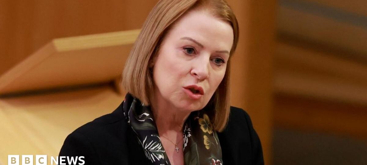 Reform MSP quits party to sit as independent