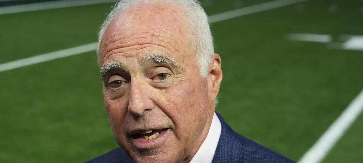 Eagles owner Jeffrey Lurie sends classy message to Lane Johnson after stunning retirement