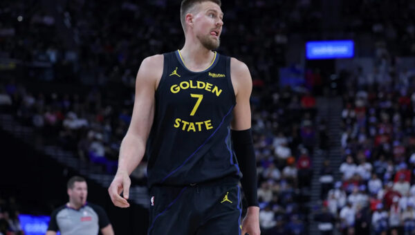 ‘He’s looking healthy’ – Warriors fans react to first Kristaps Porzingis sighting