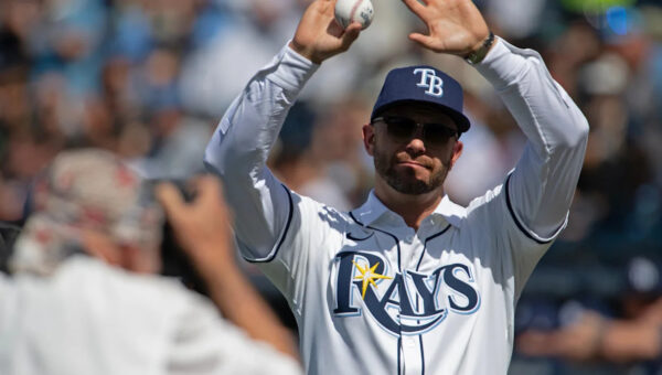 Evan Longoria to throw out first pitch before World Series Game 4