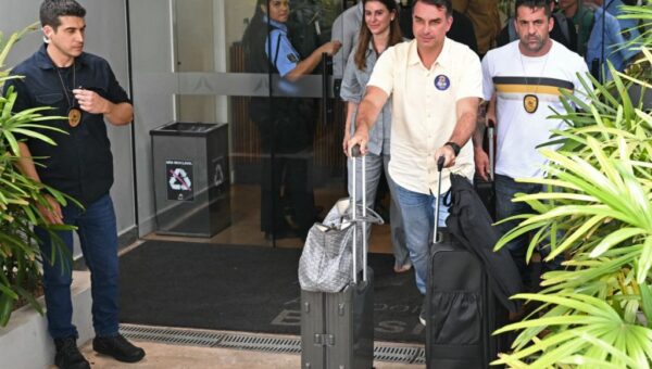 Plane reportedly carrying Bolsonaro stops briefly in Ecuador