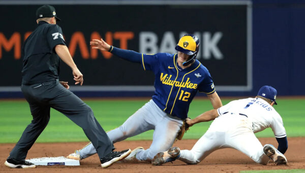 Controversial 9th-inning replay decision ends Brewers threat, sets up Rays to extend World Series in extras