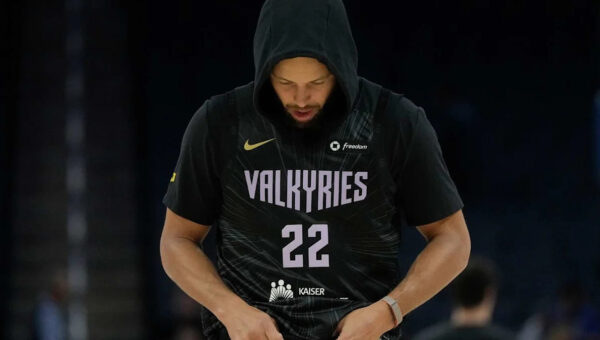 Warriors' Steph Curry will play vs. Lakers Wednesday, but Golden State managing other injuries