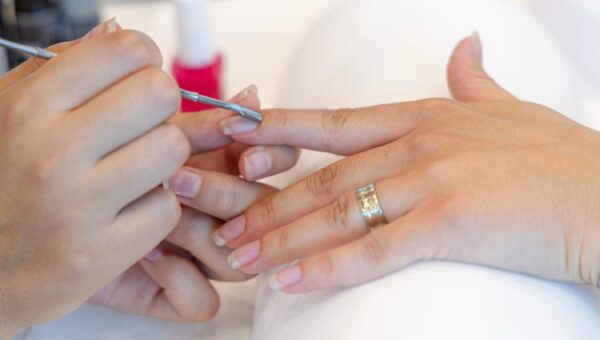7 red flags to look out for when getting a manicure, according to salon owners