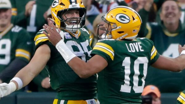Tucker Kraft scores TD in Week 4