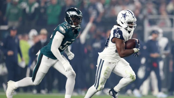 Cowboys lead Eagles 10-7