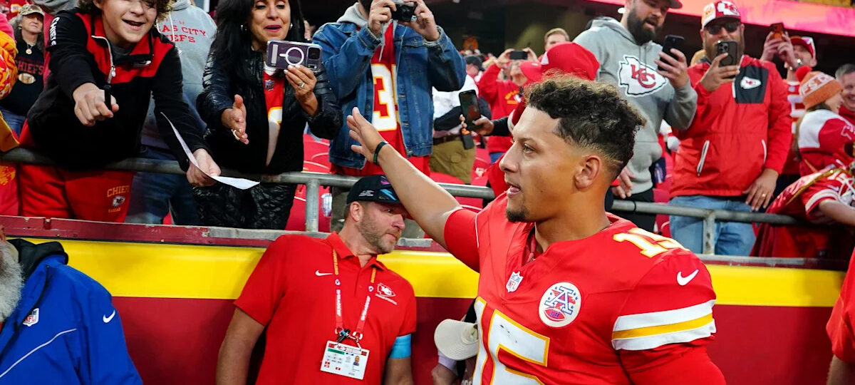 Patrick Mahomes practicing Thursday