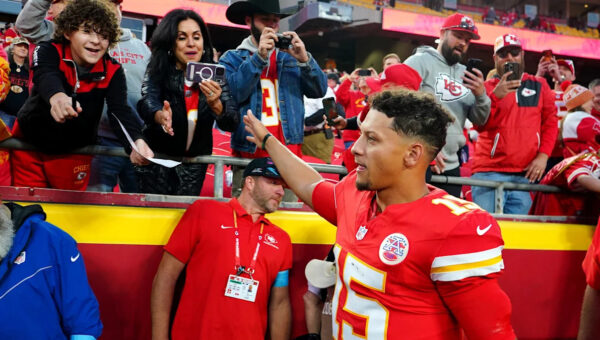 Patrick Mahomes practicing Thursday
