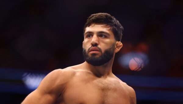 Arman Tsarukyan Runs Through Dillon Danis at RAF 14 Before Stepping Over Him After the Match