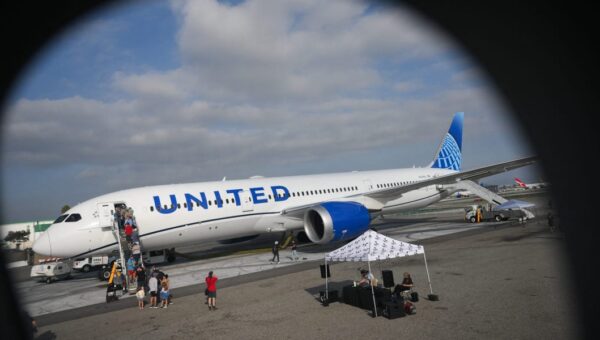 Frequent fliers react to United’s plan to steal Delta’s most loyal customers
