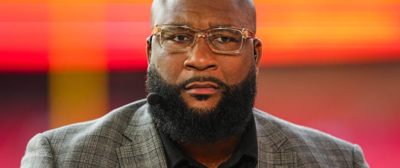 “Fighting the Whole Philly Crowd”: Fans React As Ex-Cowboys DE Marcus Spears Responds to Hostile Eagles Crowd