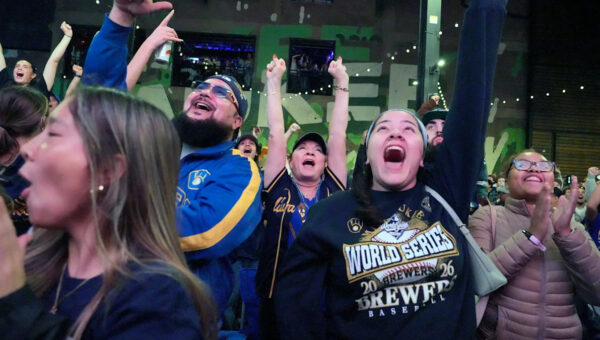 Milwaukee-area businesses giving free food, drink for World Series