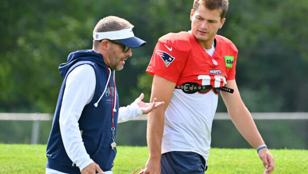 NFL legend points finger at Josh McDaniels for Drake Maye's struggles
