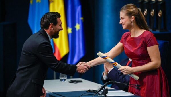 Messi receives top Spanish award from heir to throne