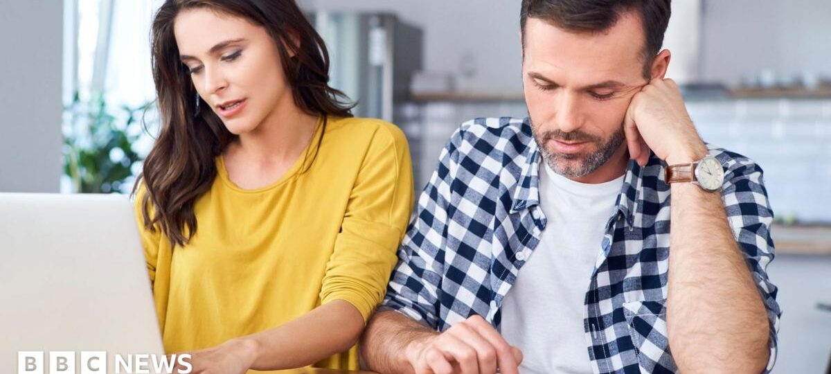 Home sellers cut asking prices on 3,000 properties a day
