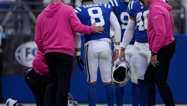 Blocked punt keys Colts’ second-half implosion, fall 26-20 at home to Titans