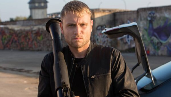 Netflix’s 24-Episode Sci-Fi Series Deserves Kudos For Putting Power In The Hands Of Viewers