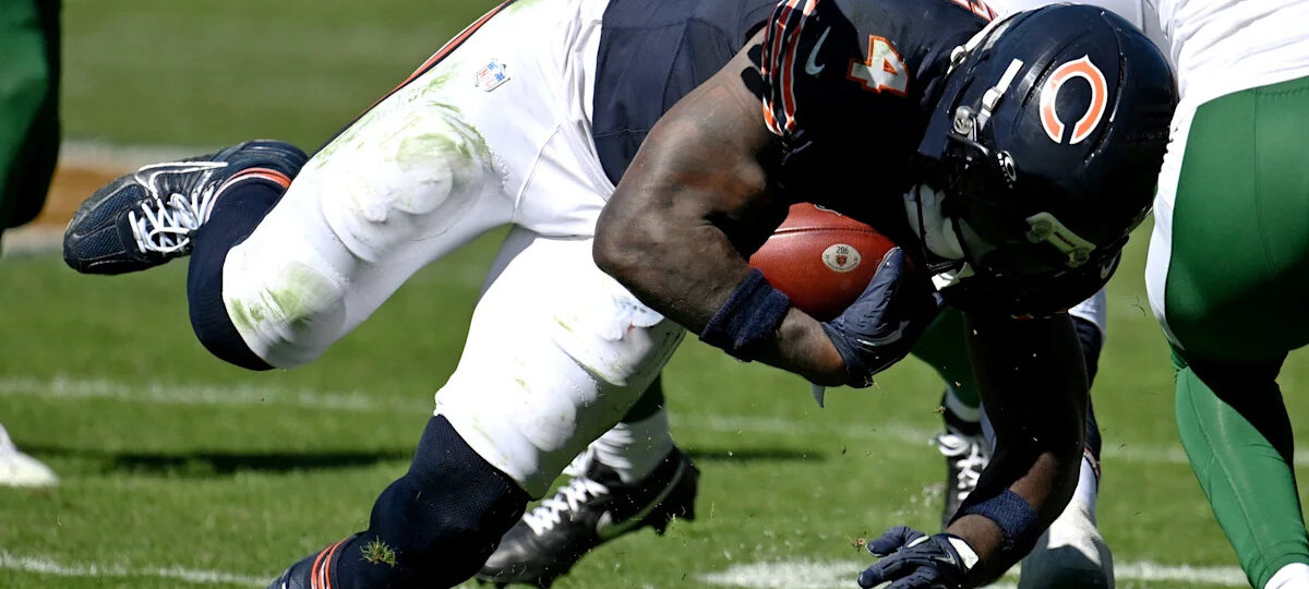 Ben Johnson sounds off on Bears RB D'Andre Swift's fumble