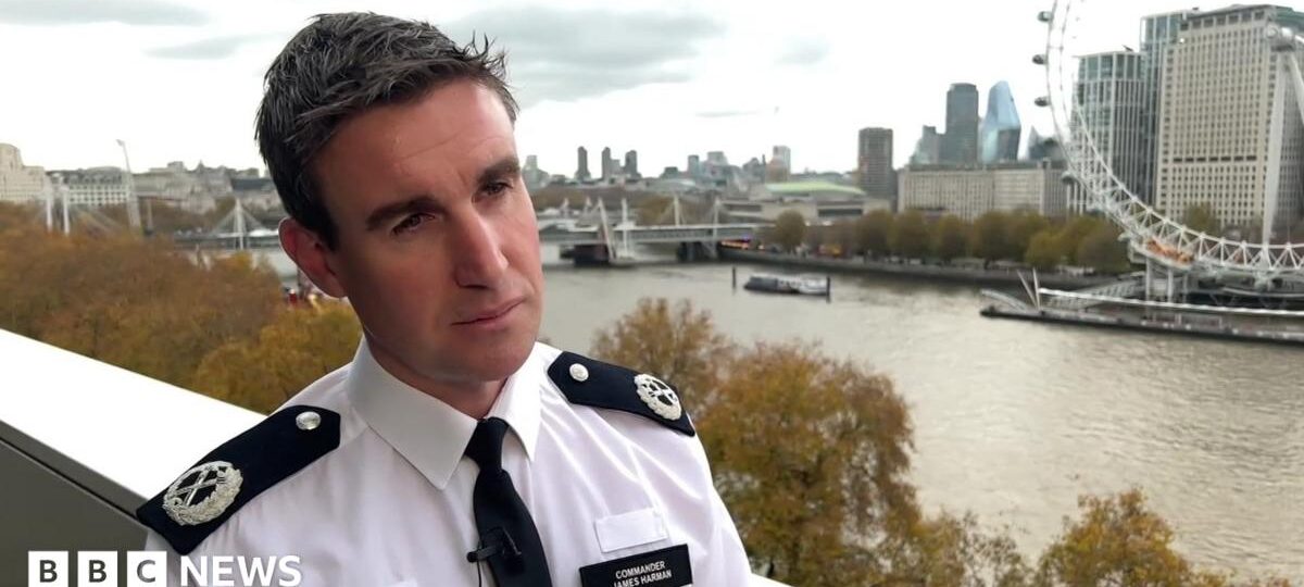 Met Police urge students to move 7 October protest