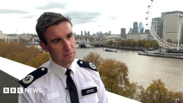 Met Police urge students to move 7 October protest