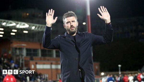 Carrick carrying on as normal as Man Utd eye possible replacements