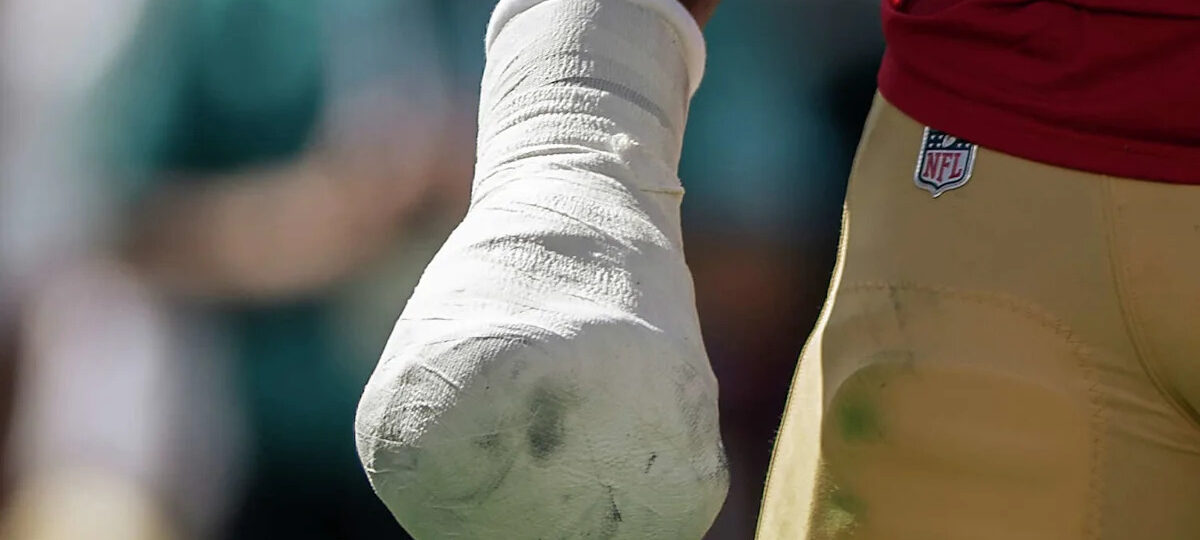 49ers DE Romello Height inspired by Patrick Willis to play through broken hand