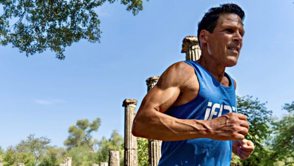 The ultramarathon legend who ran 350 miles nonstop says the key to doing hard things is simpler than most people think