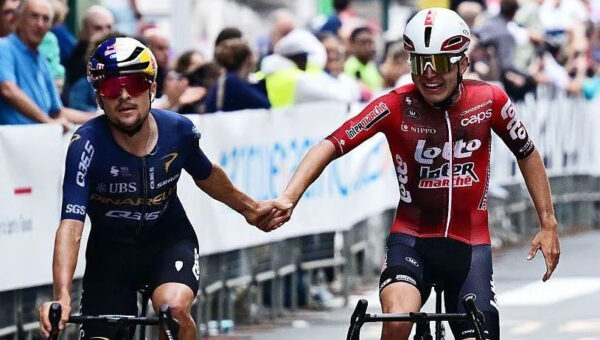 Pidcock 'mad' after team-mates hit by police vehicle
