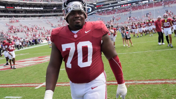 Alabama football OL William Sanders exits Texas A&M game with injury: What we know