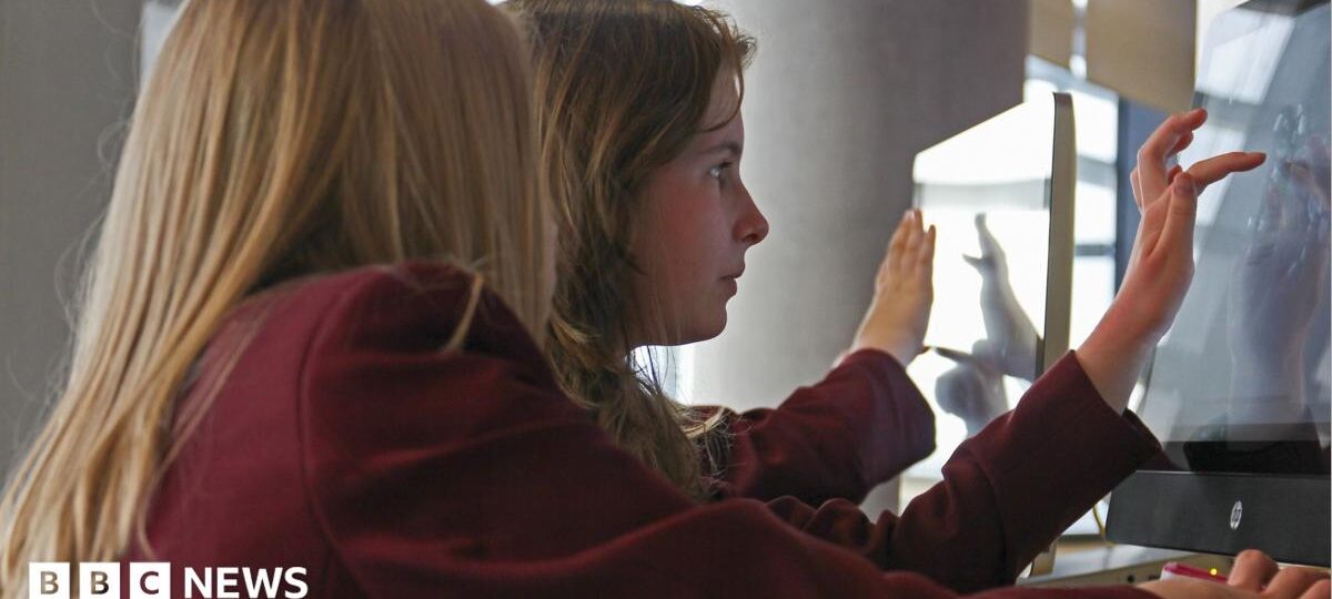Cut screen time in classrooms to avoid long-term health issues, government urged