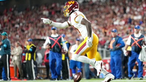 Stefon Diggs posts six catches in his return to the lineup