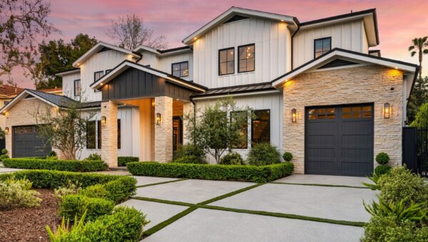 I work in luxury real estate. These are the 5 red flags I tell buyers they should never ignore.