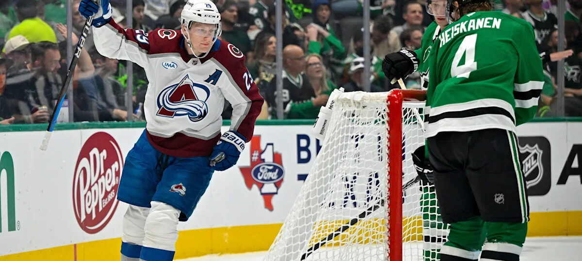 Nathan MacKinnon left bloody after big fight with Roope Hintz