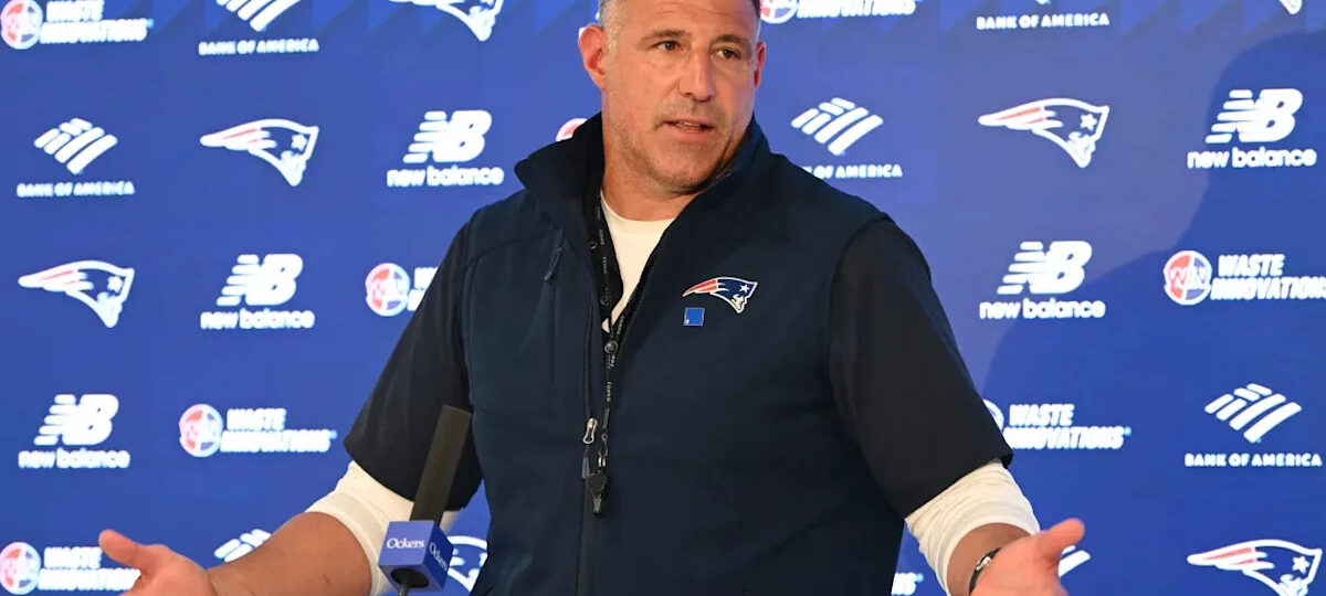 Mike Vrabel Calls Out Patriots’ Penalties After 45–17 Win Over Raiders