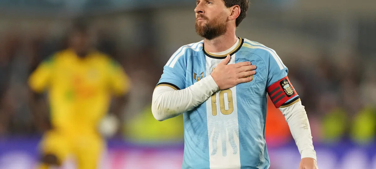 Lionel Messi's last game for Argentina: Pregame tears, a giant flying jersey and 1 final international goal