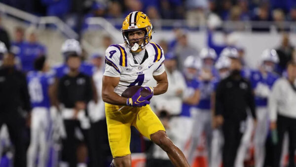 LSU receiver Jackson Harris makes insane WR touchdown throw vs. Kentucky