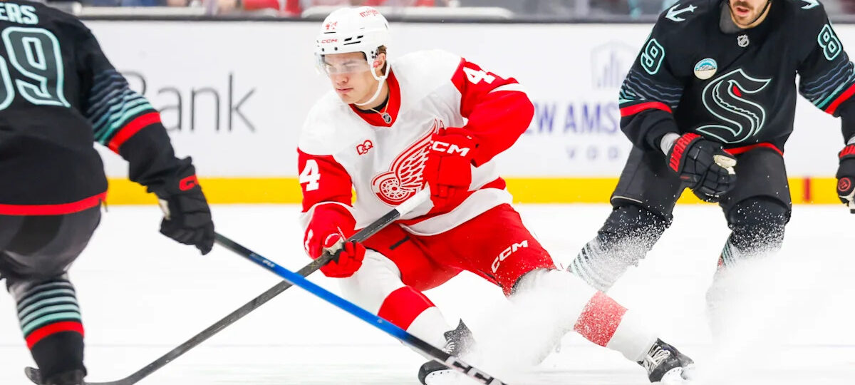 Wings' late rally falls short in SO, 4-3, as Larkin trade list grows