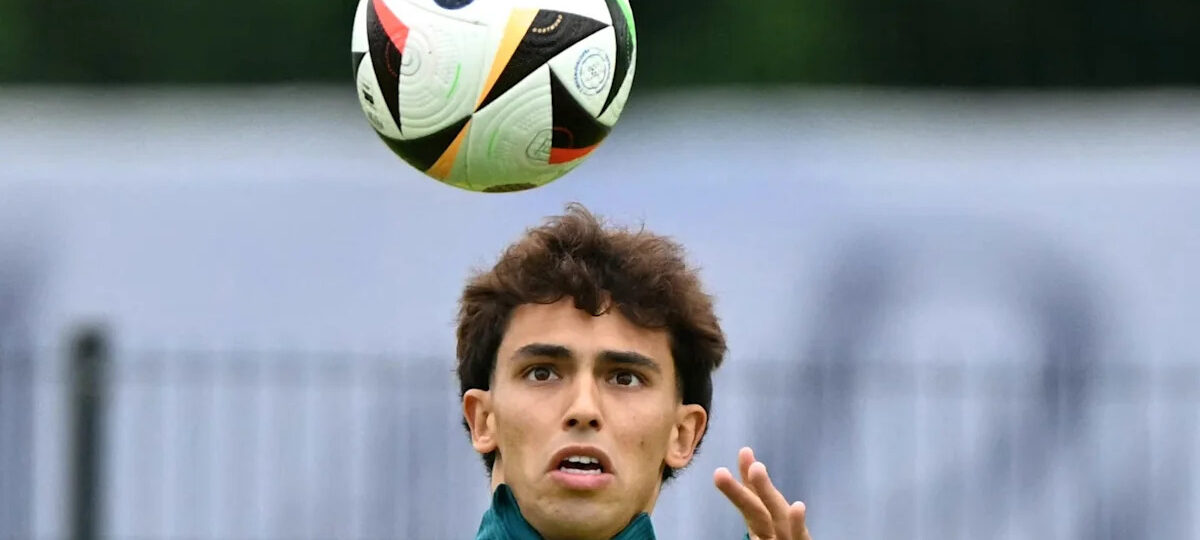 Portuguese forward’s Barcelona dream hit by major contract twist at current club