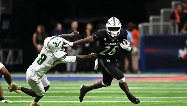 Peterson’s hat trick lifts UTSA past South Florida 31-24 in Thursday night thriller