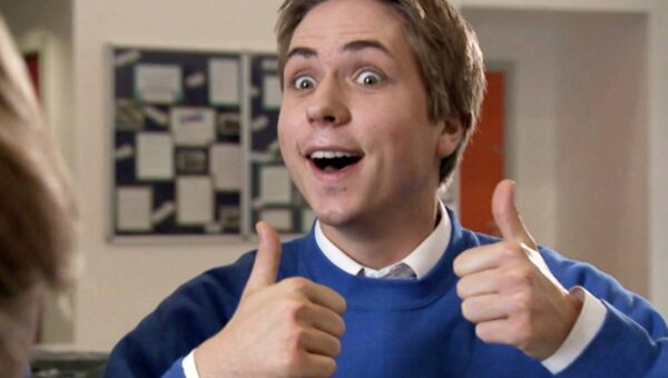 Netflix Is Officially Reviving This 18-Episode Comedy That’s the Perfect Weekend Binge