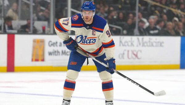 Can Oilers’ Connor McDavid beat Wayne Gretzky’s unreal 50-point record?